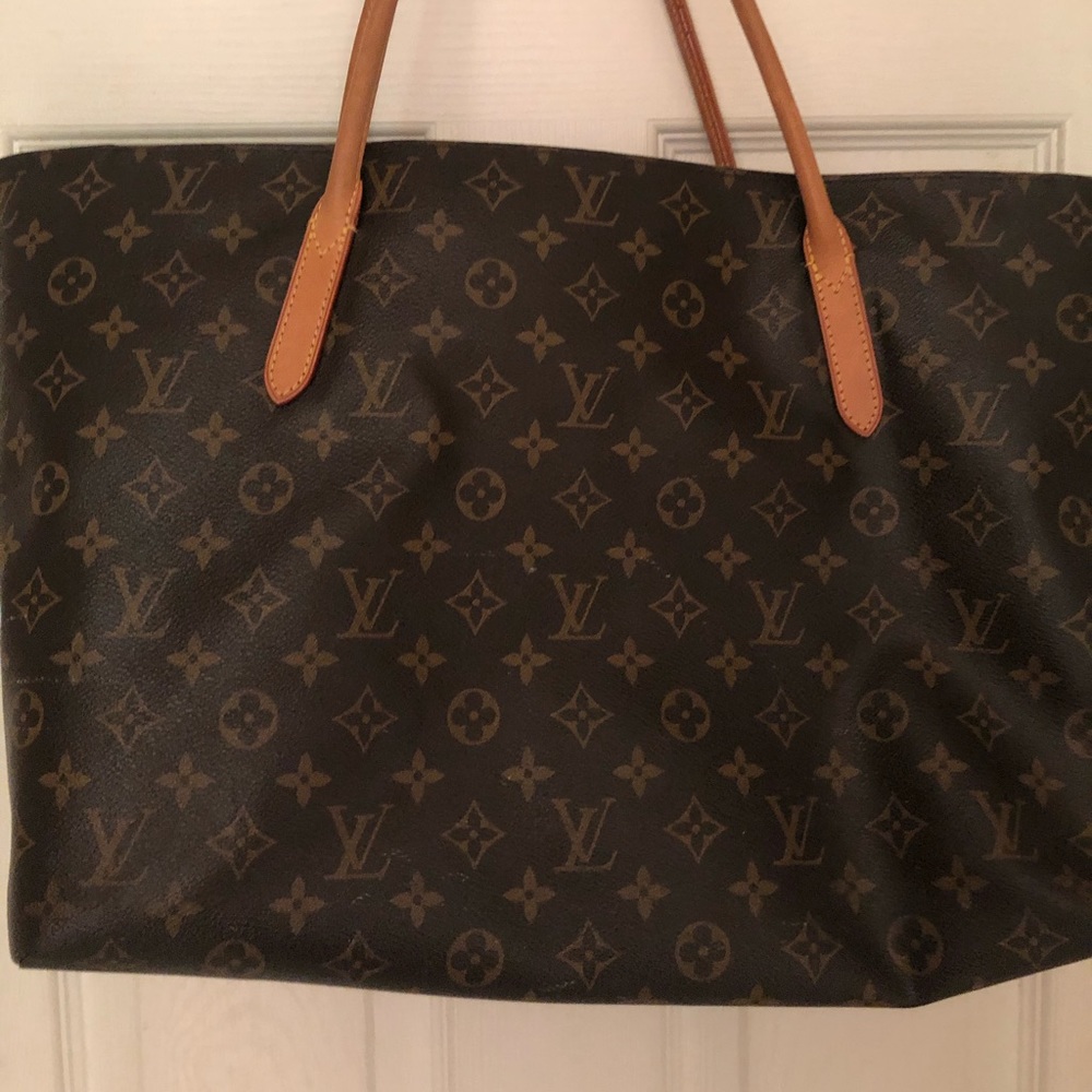 Louis Vuitton tote some wear and flaws pictured